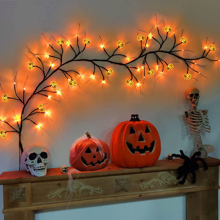 Guirlande lumineuse d’Halloween avec chauve-souris, citrouille et branches de saule