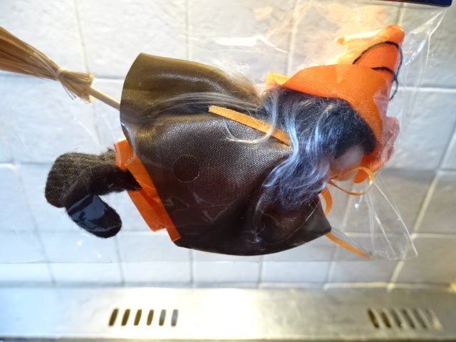 Winnie Witch Halloween Figurine – Seasonal Home Décor